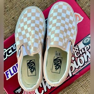 Super cool Van Sneakers woman’s 5 1/2 boys 4! ❤️❤️❤️